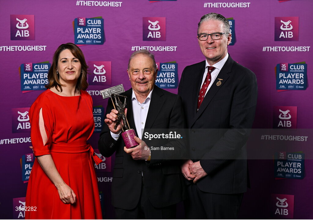 21 March 2025; Liam Kearney, father of Sarsfields hurler Daniel Kearney receives with his sons 2024/25 Hurling Team of the Year award from Uachtarán Cumann Lúthchleas Gael, Jarlath Burns and Chief Customer Officer of AIB, Orlaith Ryan during the AIB Club Player Awards at Croke Park in Dublin. The AIB Club Player Awards celebrated the best players from club Football, Hurling, Camogie, and LGFA in a single ceremony for the first time, recognising their outstanding achievements on the field throughout the season. Photo by Sam Barnes/Sportsfile