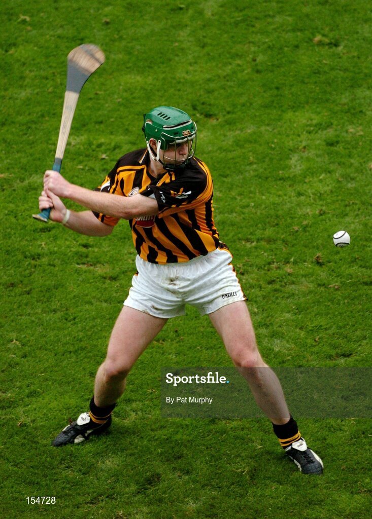 12 September 2004; Henry Shefflin, Kilkenny. Guinness All-Ireland Senior Hurling Championship Final, Cork v Kilkenny, Croke Park, Dublin. Picture credit; Pat Murphy / SPORTSFILE *** Local Caption *** Any photograph taken by SPORTSFILE during, or in connection with, the 2004 Guinness All-Ireland Hurling Final which displays GAA logos or contains an image or part of an image of any GAA intellectual property, or, which contains images of a GAA player/players in their playing uniforms, may only be used for editorial and non-advertising purposes.  Use of photographs for advertising, as posters or for purchase separately is strictly prohibited unless prior written approval has been obtained from the Gaelic Athletic Association.