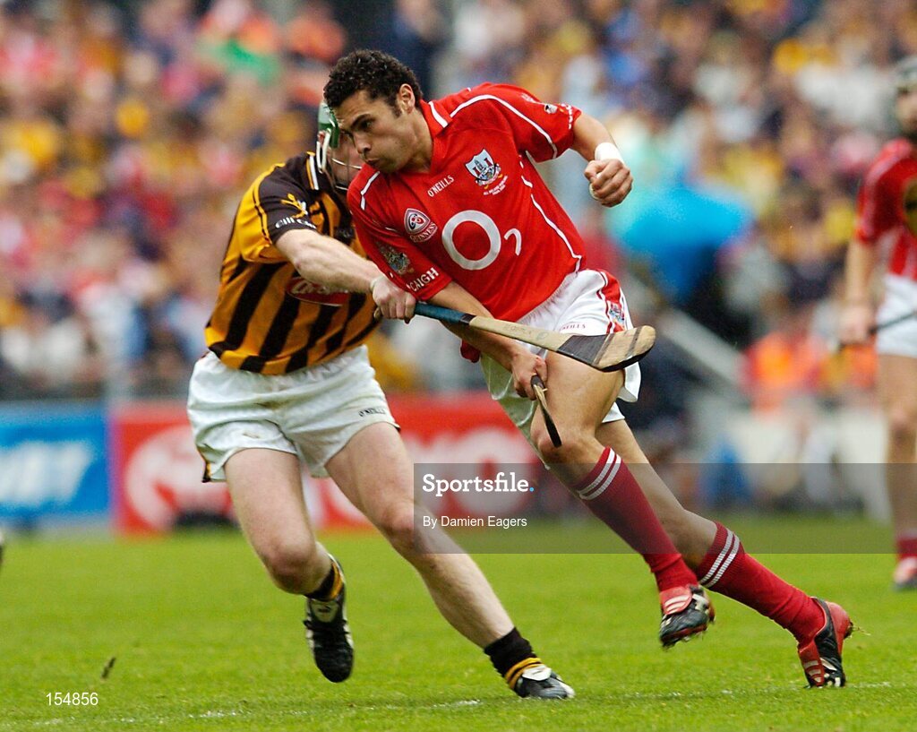 12 September 2004; Sean Og O'hAilpin, Cork, in action against Henry Shefflin, Kilkenny. Guinness All-Ireland Senior Hurling Championship Final, Cork v Kilkenny, Croke Park, Dublin. Picture credit; Damien Eagers / SPORTSFILE *** Local Caption *** Any photograph taken by SPORTSFILE during, or in connection with, the 2004 Guinness All-Ireland Hurling Final which displays GAA logos or contains an image or part of an image of any GAA intellectual property, or, which contains images of a GAA player/players in their playing uniforms, may only be used for editorial and non-advertising purposes.  Use of photographs for advertising, as posters or for purchase separately is strictly prohibited unless prior written approval has been obtained from the Gaelic Athletic Association.