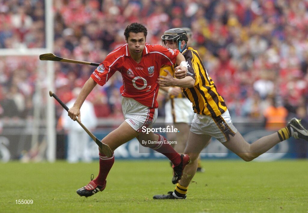 12 September 2004; Sean Og O'hAilpin, Cork, in action against John Hoyne, Kilkenny. Guinness All-Ireland Senior Hurling Championship Final, Cork v Kilkenny, Croke Park, Dublin. Picture credit; Damien Eagers / SPORTSFILE *** Local Caption *** Any photograph taken by SPORTSFILE during, or in connection with, the 2004 Guinness All-Ireland Hurling Final which displays GAA logos or contains an image or part of an image of any GAA intellectual property, or, which contains images of a GAA player/players in their playing uniforms, may only be used for editorial and non-advertising purposes.  Use of photographs for advertising, as posters or for purchase separately is strictly prohibited unless prior written approval has been obtained from the Gaelic Athletic Association.