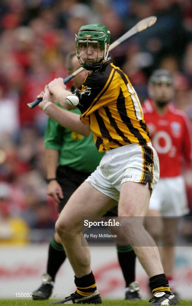 12 September 2004; Henry Shefflin, Kilkenny. Guinness All-Ireland Senior Hurling Championship Final, Cork v Kilkenny, Croke Park, Dublin. Picture credit; Ray McManus / SPORTSFILE *** Local Caption *** Any photograph taken by SPORTSFILE during, or in connection with, the 2004 Guinness All-Ireland Hurling Final which displays GAA logos or contains an image or part of an image of any GAA intellectual property, or, which contains images of a GAA player/players in their playing uniforms, may only be used for editorial and non-advertising purposes.  Use of photographs for advertising, as posters or for purchase separately is strictly prohibited unless prior written approval has been obtained from the Gaelic Athletic Association.