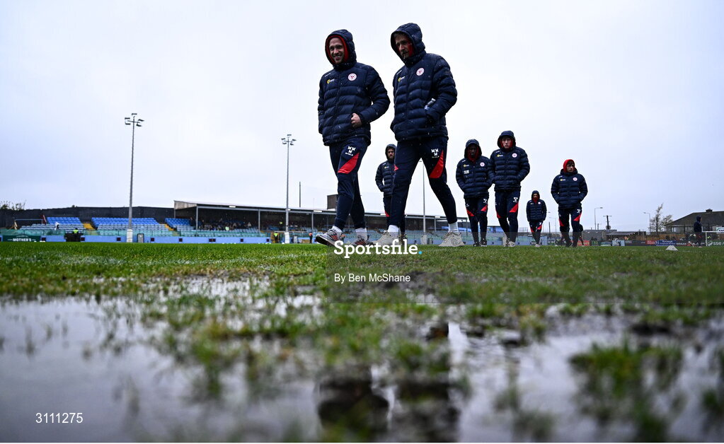 18 April 2025; Kerr McInroy, left, and Conor Kearns of Shelbourne before the SSE Airtricity Men's Premier Division match between Drogheda United and Shelbourne at Sullivan & Lambe Park in Drogheda, Louth. Photo by Ben McShane/Sportsfile