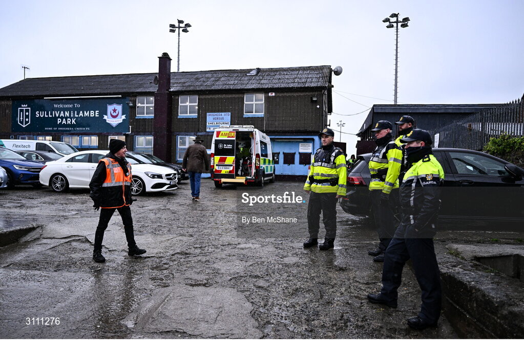 18 April 2025; Members of An Garda Síochána outside the stadium before the SSE Airtricity Men's Premier Division match between Drogheda United and Shelbourne at Sullivan & Lambe Park in Drogheda, Louth. Photo by Ben McShane/Sportsfile