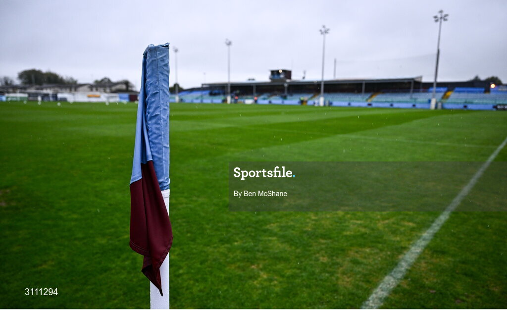 18 April 2025; A general view of a corner flag before the SSE Airtricity Men's Premier Division match between Drogheda United and Shelbourne at Sullivan & Lambe Park in Drogheda, Louth. Photo by Ben McShane/Sportsfile