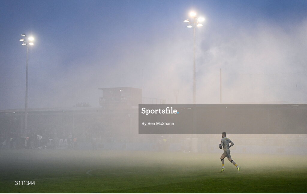 18 April 2025; Shelbourne goalkeeper Conor Kearns before the SSE Airtricity Men's Premier Division match between Drogheda United and Shelbourne at Sullivan & Lambe Park in Drogheda, Louth. Photo by Ben McShane/Sportsfile