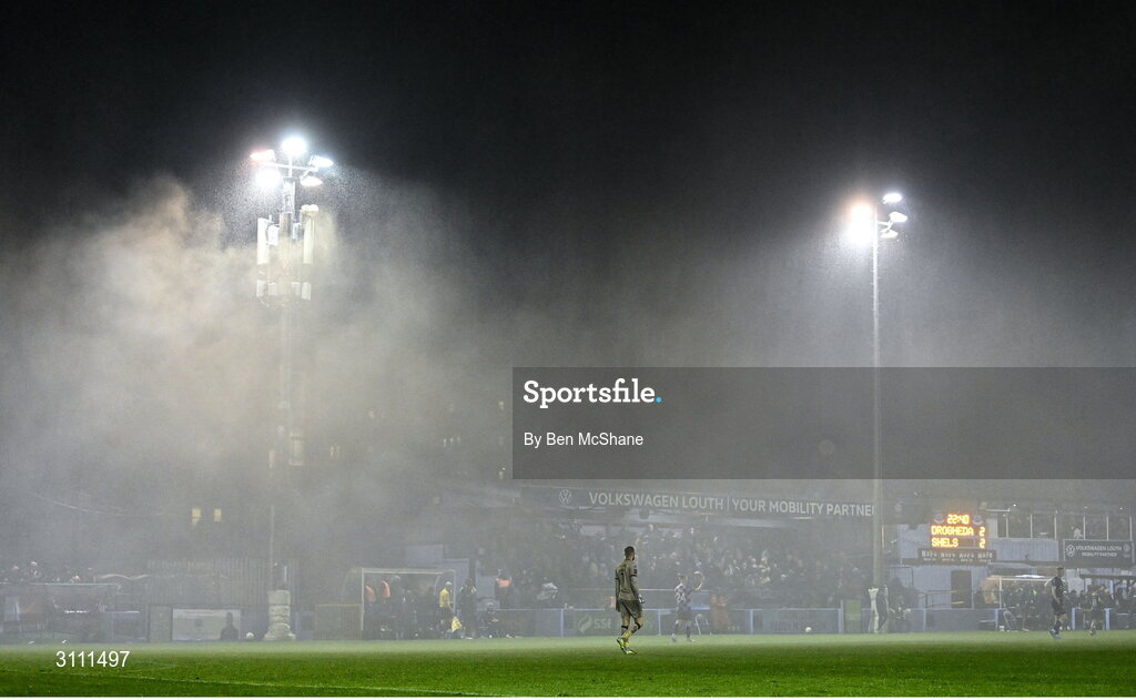 18 April 2025; Shelbourne goalkeeper Conor Kearns during the SSE Airtricity Men's Premier Division match between Drogheda United and Shelbourne at Sullivan & Lambe Park in Drogheda, Louth. Photo by Ben McShane/Sportsfile