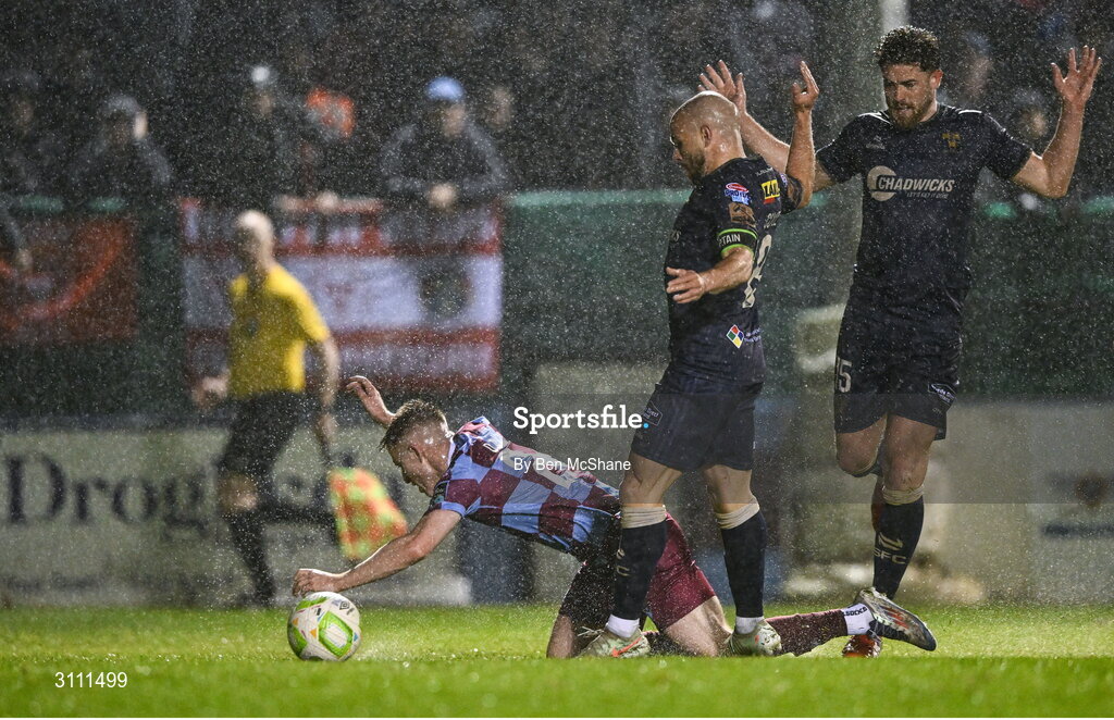 18 April 2025; Warren Davis of Drogheda United is tackled by Mark Coyle of Shelbourne, centre, and Sam Bone during the SSE Airtricity Men's Premier Division match between Drogheda United and Shelbourne at Sullivan & Lambe Park in Drogheda, Louth. Photo by Ben McShane/Sportsfile