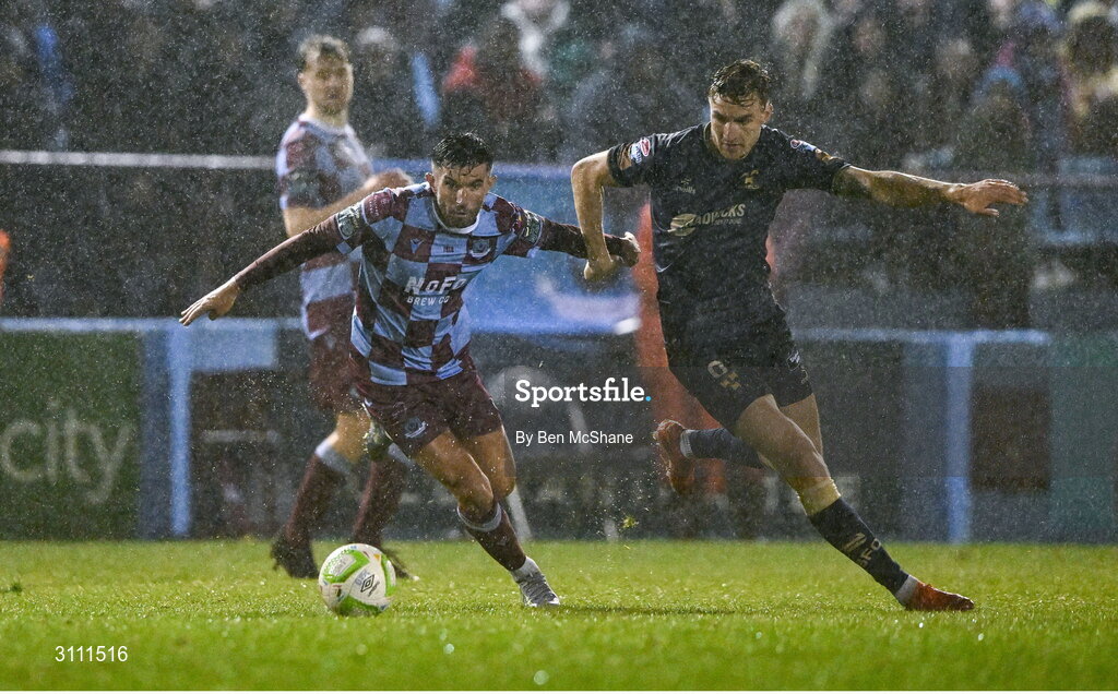 18 April 2025; Luke Heeney of Drogheda United in action against Sean Boyd of Shelbourne during the SSE Airtricity Men's Premier Division match between Drogheda United and Shelbourne at Sullivan & Lambe Park in Drogheda, Louth. Photo by Ben McShane/Sportsfile