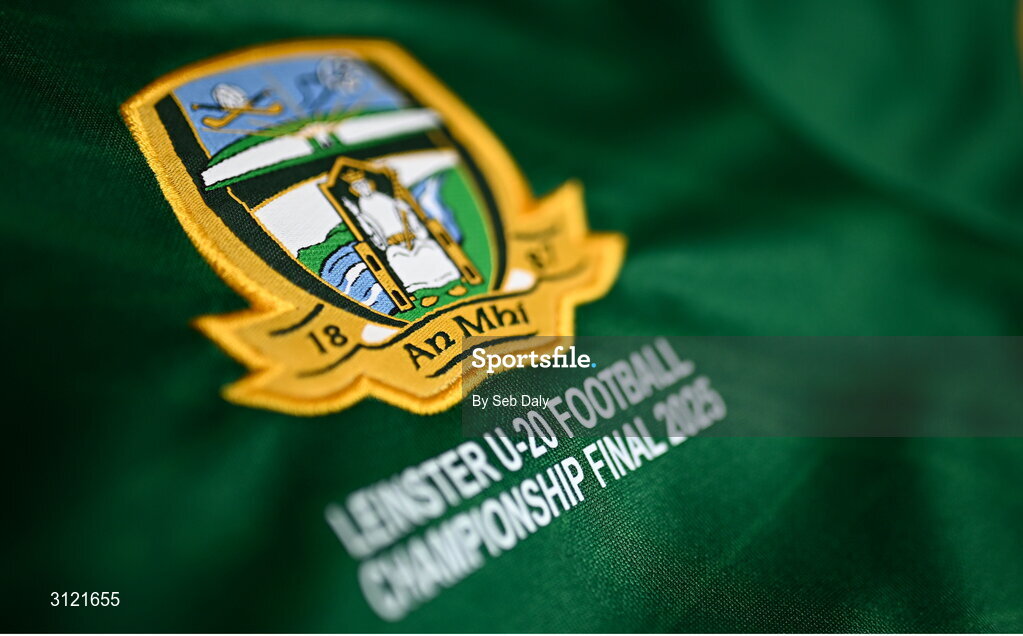30 April 2025; A detailed view of the Meath crest before the Dalata Hotel Group Leinster GAA Football U20 Championship final match between Meath and Louth at Cedral St Conleth’s Park in Newbridge, Kildare. Photo by Seb Daly/Sportsfile