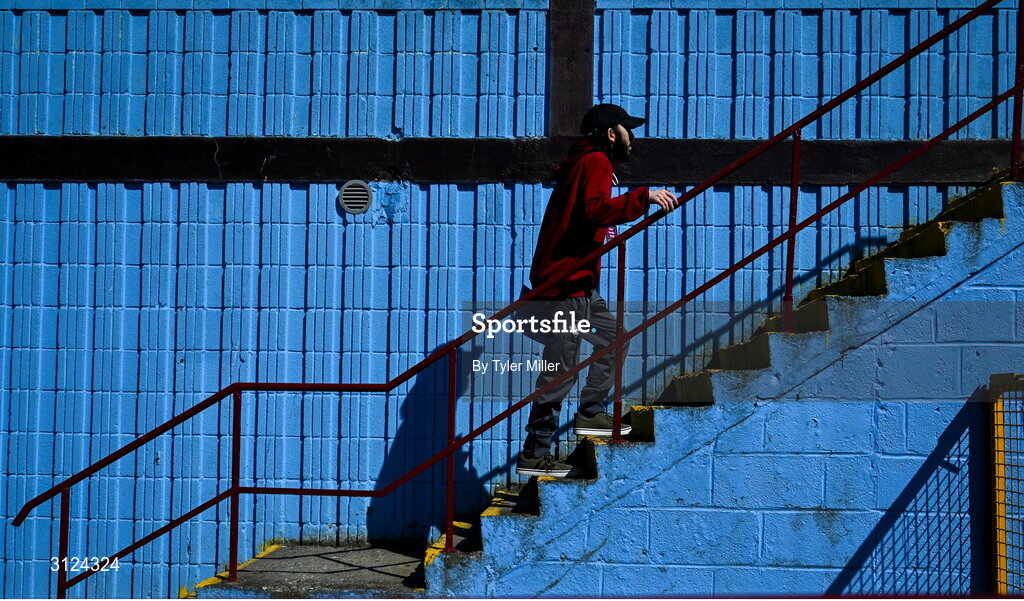 5 May 2025; A Drogheda United supporter makes their way into the clubhouse before the SSE Airtricity Men's Premier Division match between Drogheda United and Cork City at Sullivan & Lambe Park in Drogheda, Louth. Photo by Tyler Miller/Sportsfile