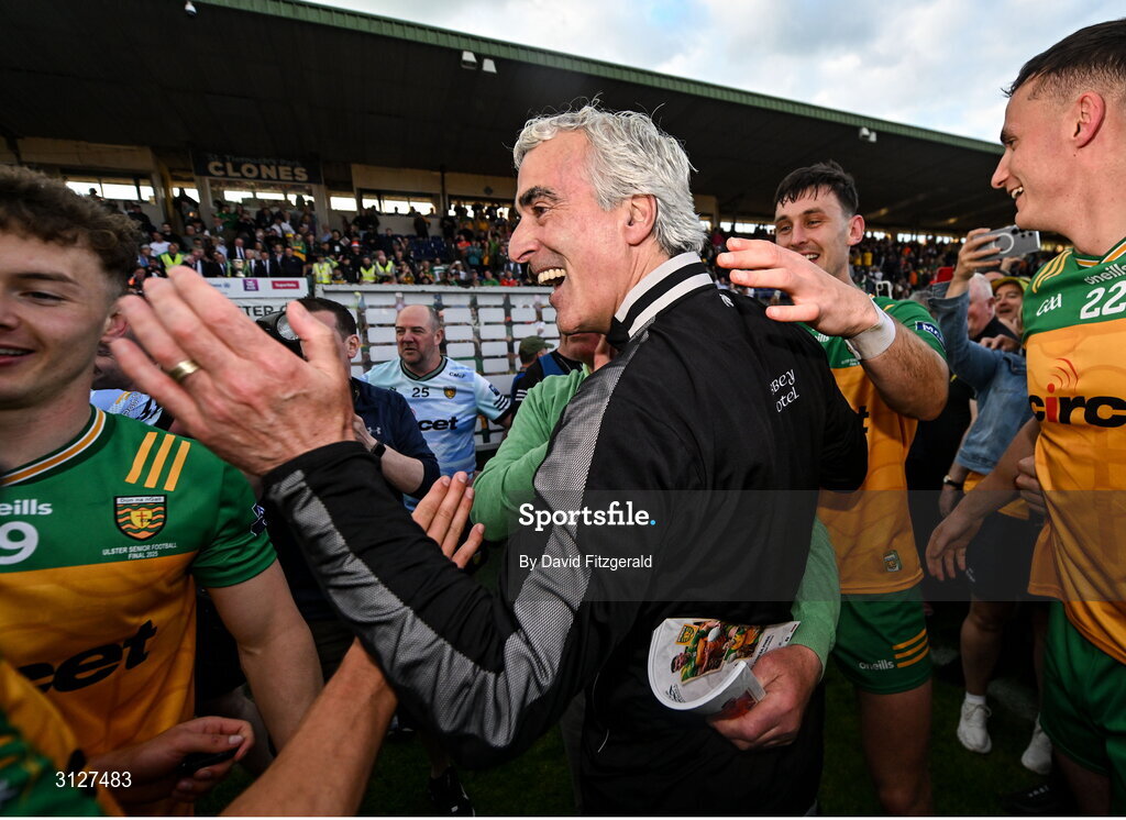 10 May 2025; Donegal manager Jim McGuinness, centre, celebrates with players after the Ulster GAA Football Senior Championship final match between Armagh and Donegal at St Tiernach's Park in Clones, Monaghan. Photo by David Fitzgerald/Sportsfile