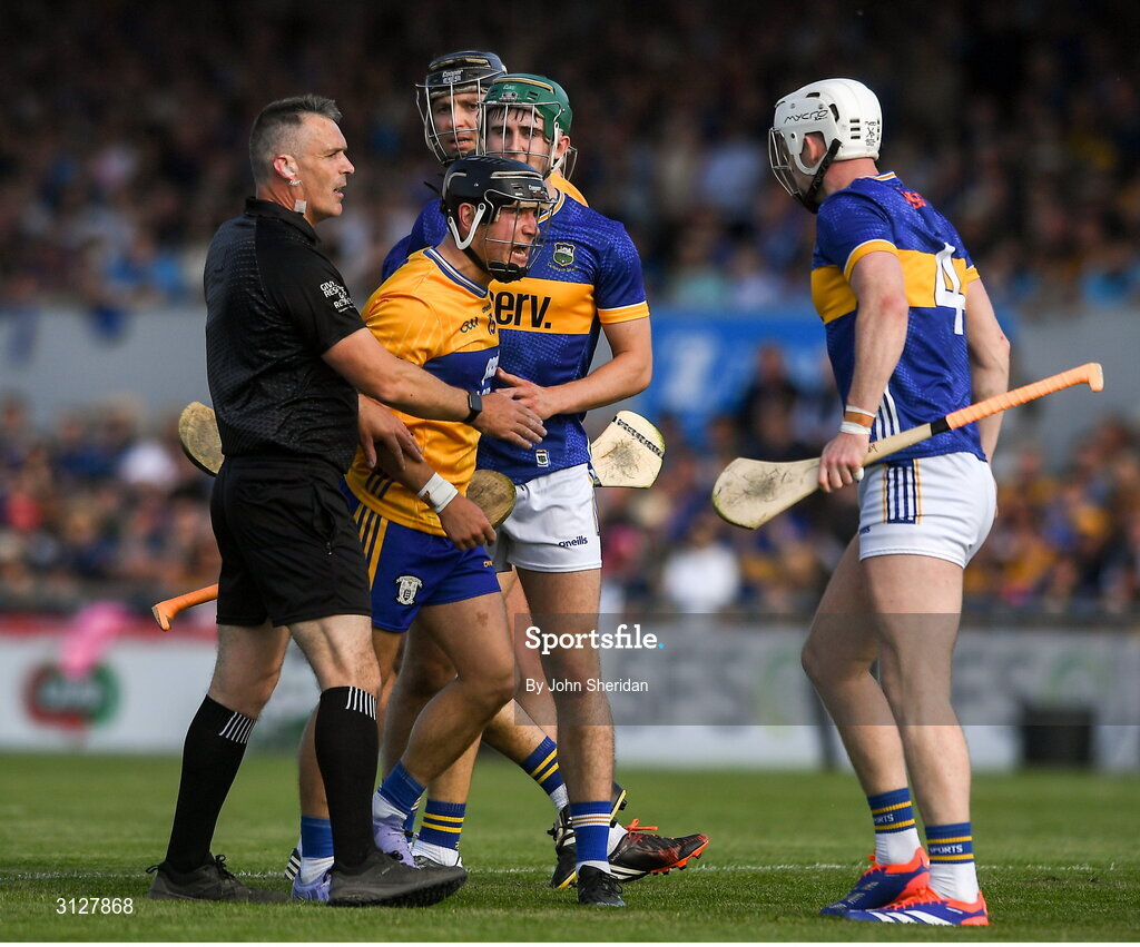 10 May 2025; David Reidy of Clare and Michael Breen of Tipperary, right, during the Munster GAA Hurling Senior Championship Round 3 match between Clare and Tipperary at Zimmer Biomet Páirc Chíosóg in Ennis, Clare. Photo by John Sheridan/Sportsfile