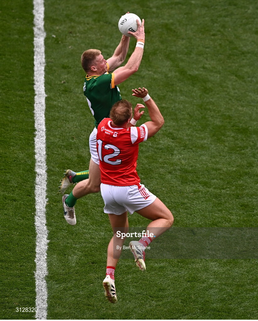 11 May 2025; Jack Flynn of Meath catches a high-ball ahead of Conor Grimes of Louth during the Leinster GAA Football Senior Championship final match between Louth and Meath at Croke Park in Dublin. Photo by Ben McShane/Sportsfile