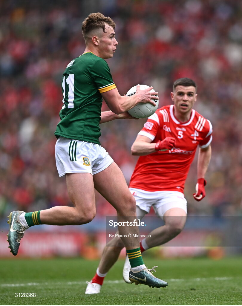 11 May 2025; Ruairí Kinsella of Meath in action against Conall McKeever of Louth during the Leinster GAA Football Senior Championship final match between Louth and Meath at Croke Park in Dublin. Photo by Piaras Ó Mídheach/Sportsfile