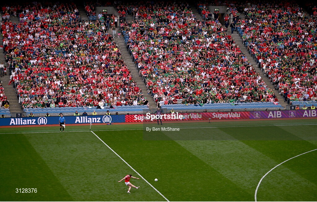 11 May 2025; Sam Mulroy of Louth kicks a two-point score from a free during the Leinster GAA Football Senior Championship final match between Louth and Meath at Croke Park in Dublin. Photo by Ben McShane/Sportsfile