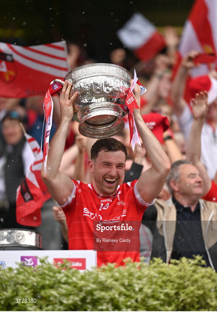 11 May 2025; Louth captain Sam Mulroy lifts the Delaney cup after the Leinster GAA Football Senior Championship final match between Louth and Meath at Croke Park in Dublin. Photo by Ramsey Cardy/Sportsfile