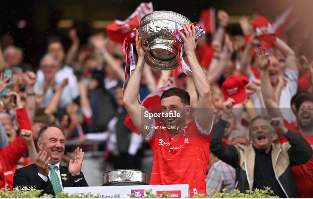 11 May 2025; Louth captain Sam Mulroy lifts the Delaney cup after the Leinster GAA Football Senior Championship final match between Louth and Meath at Croke Park in Dublin. Photo by Ramsey Cardy/Sportsfile