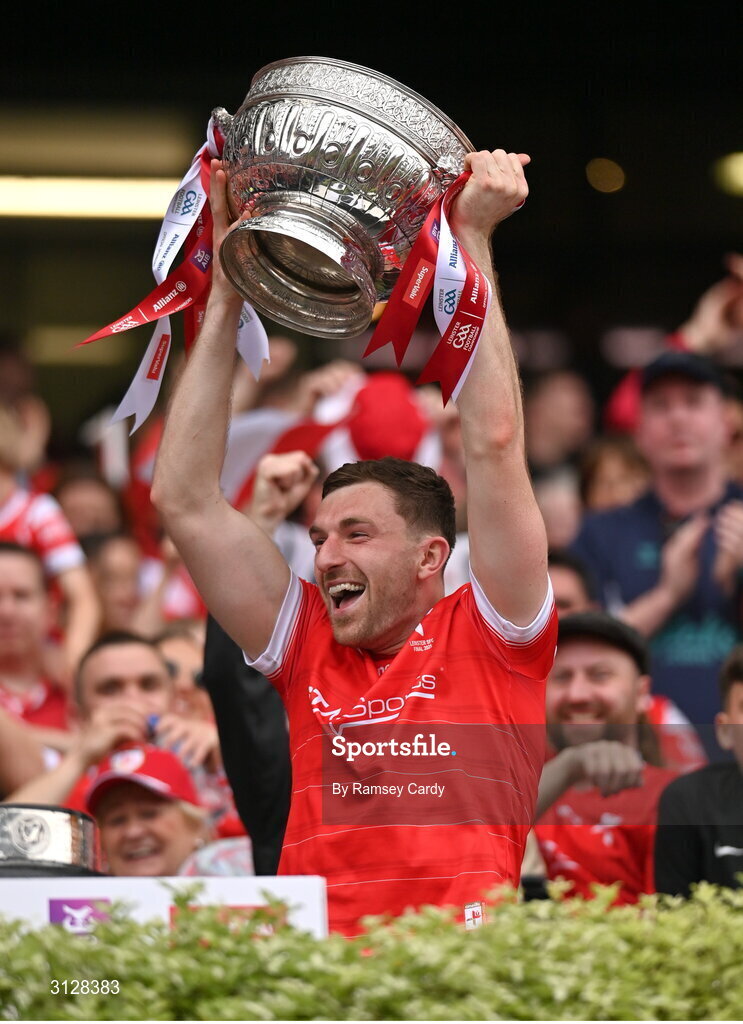 11 May 2025; Louth captain Sam Mulroy lifts the Delaney cup after the Leinster GAA Football Senior Championship final match between Louth and Meath at Croke Park in Dublin. Photo by Ramsey Cardy/Sportsfile