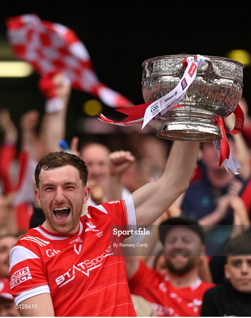 11 May 2025; Louth captain Sam Mulroy lifts the Delaney cup after the Leinster GAA Football Senior Championship final match between Louth and Meath at Croke Park in Dublin. Photo by Ramsey Cardy/Sportsfile