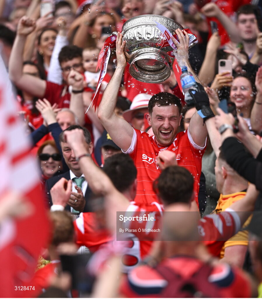 11 May 2025; Louth captain Sam Mulroy lifts The Delaney Cup after his side's victory in the Leinster GAA Football Senior Championship final match between Louth and Meath at Croke Park in Dublin. Photo by Piaras Ó Mídheach/Sportsfile