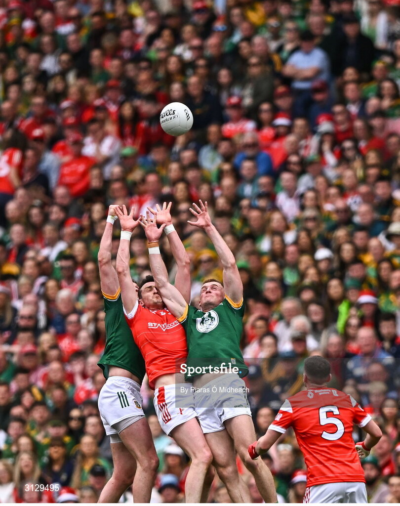 11 May 2025; Meath players Bryan Menton, left, and Jack Flynn contest possession against Tommy Durnin of Louth during the Leinster GAA Football Senior Championship final match between Louth and Meath at Croke Park in Dublin. Photo by Piaras Ó Mídheach/Sportsfile