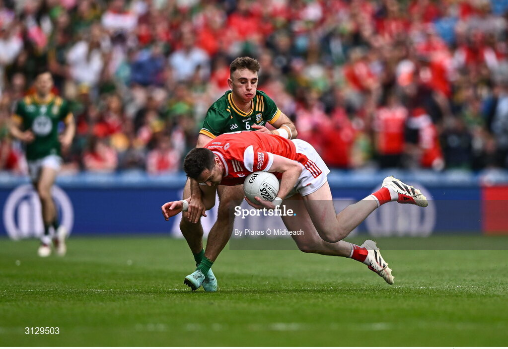11 May 2025; Tommy Durnin of Louth in action against Seán Coffey of Meath during the Leinster GAA Football Senior Championship final match between Louth and Meath at Croke Park in Dublin. Photo by Piaras Ó Mídheach/Sportsfile