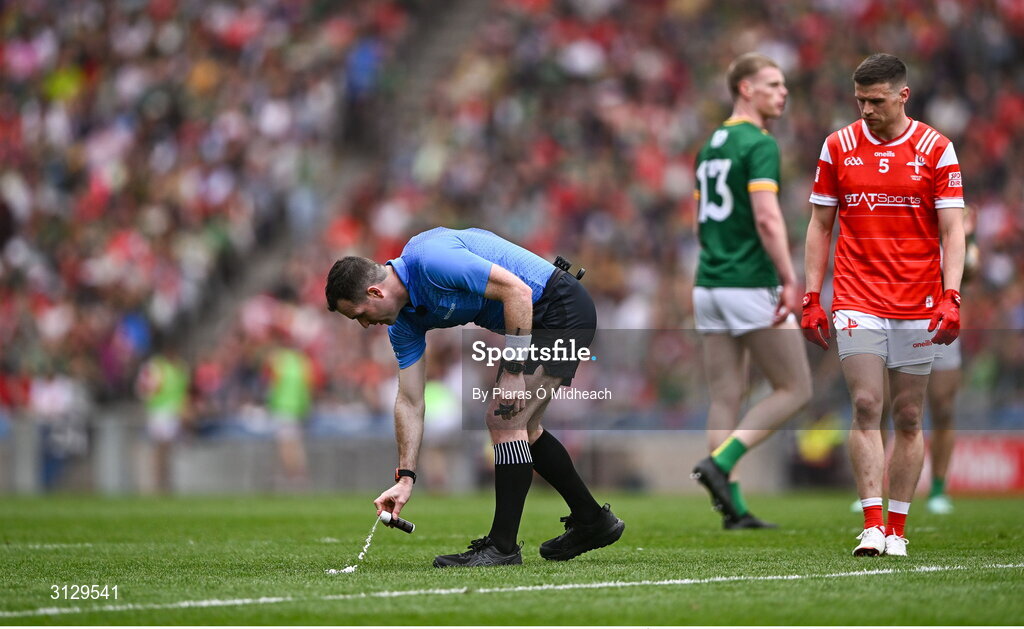 11 May 2025; Referee Martin McNally using vanishing spray to mark the position of a free during the Leinster GAA Football Senior Championship final match between Louth and Meath at Croke Park in Dublin. Photo by Piaras Ó Mídheach/Sportsfile