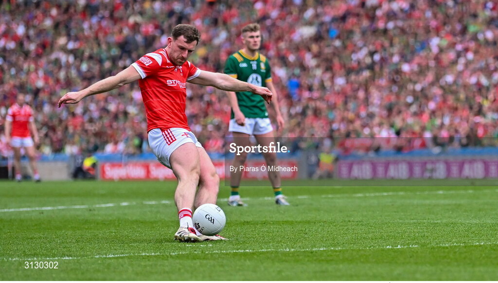 11 May 2025; Sam Mulroy of Louth takes a free during the Leinster GAA Football Senior Championship final match between Louth and Meath at Croke Park in Dublin. Photo by Piaras Ó Mídheach/Sportsfile