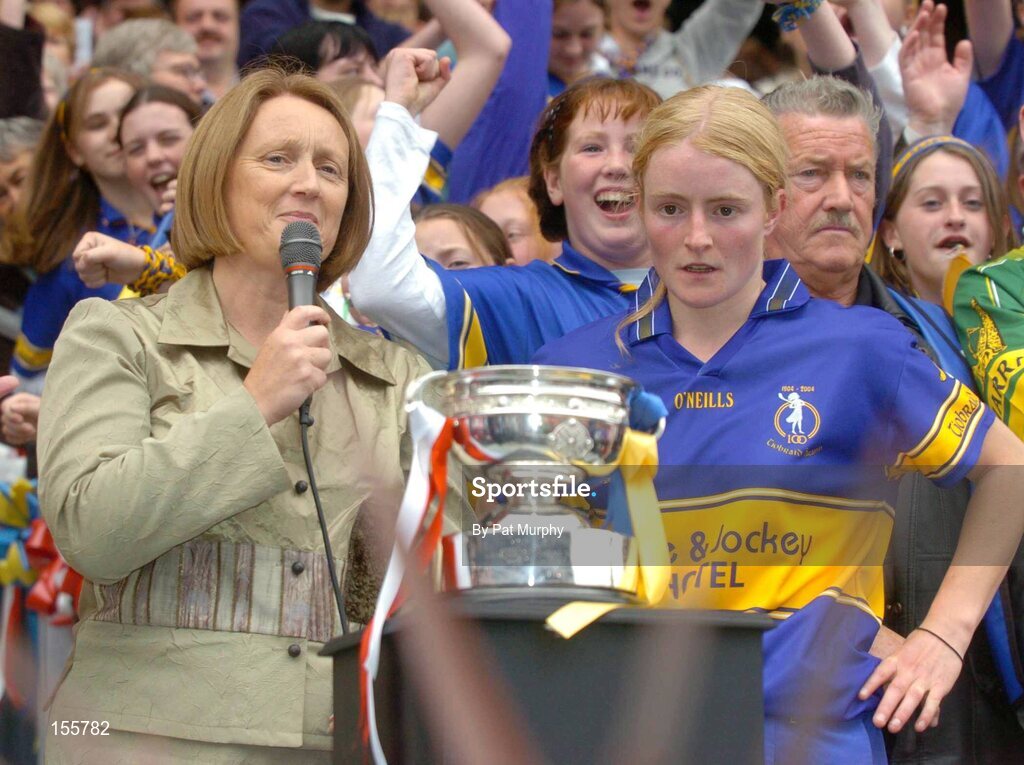 19 September 2004; President of the Camogie Association Miriam O'Callaghan presents the O'Duffy Cup to Tipperary captain Joanne Ryan. Foras na Gaeilge Senior Camogie Championship All-Ireland Final, Tipperary v Cork, Croke Park, Dublin. Picture credit; Pat Murphy / SPORTSFILE