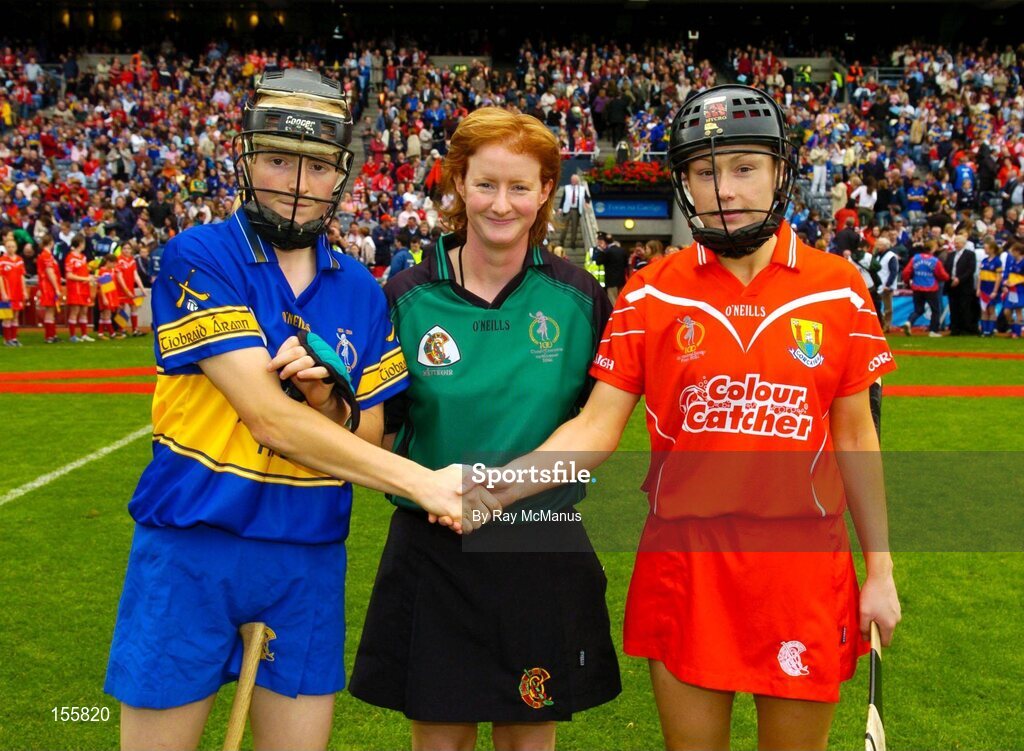 19 September 2004; Joanne Ryan, Tipperary captain, pictured with Cork Captain Stephanie Dunlea and referee Una Kearney. Foras na Gaeilge Senior Camogie Championship All-Ireland Final, Tipperary v Cork, Croke Park, Dublin. Picture credit; Ray McManus / SPORTSFILE