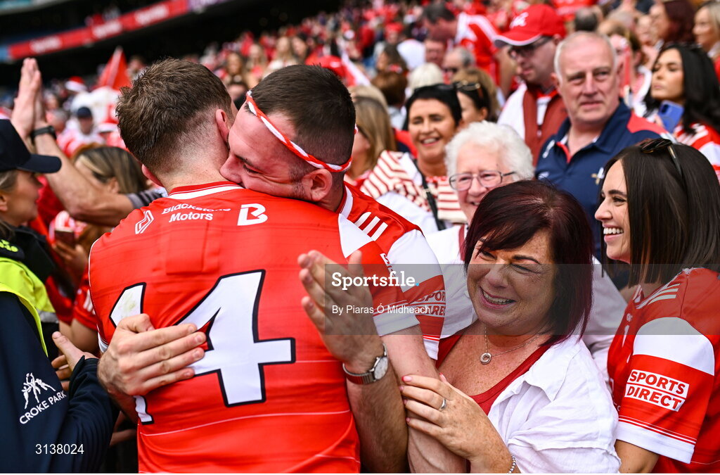 11 May 2025; Sam Mulroy of Louth celebrates with supporters after victory in the Leinster GAA Football Senior Championship final match between Louth and Meath at Croke Park in Dublin. Photo by Piaras Ó Mídheach/Sportsfile