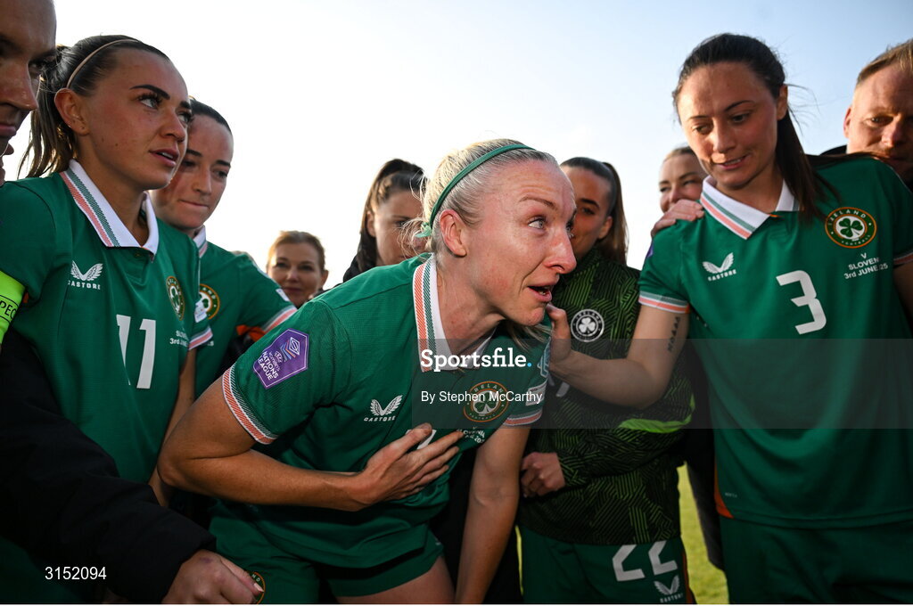 3 June 2025; Louise Quinn of Republic of Ireland takes a moment with her teammates, on the occasion of her last international game, after the UEFA Women's Nations League, League B match between Republic of Ireland and Slovenia at Páirc Uí Chaoimh in Cork. Photo by Stephen McCarthy/Sportsfile