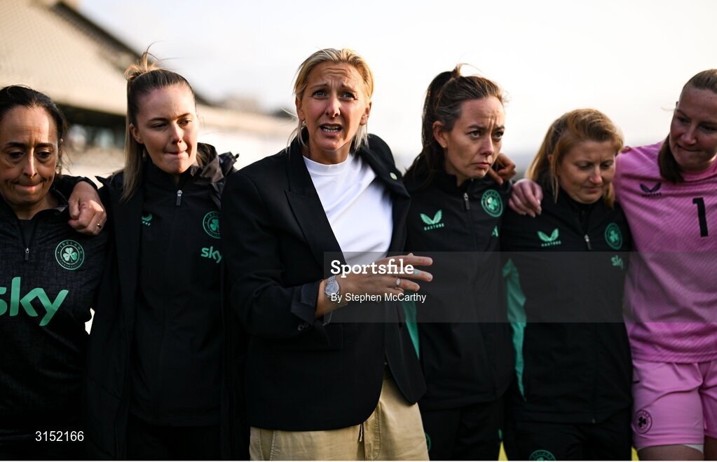 3 June 2025; Republic of Ireland head coach Carla Ward speaks to her players after the UEFA Women's Nations League, League B match between Republic of Ireland and Slovenia at Páirc Uí Chaoimh in Cork. Photo by Stephen McCarthy/Sportsfile