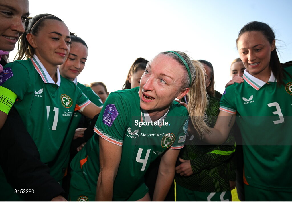 3 June 2025; Louise Quinn of Republic of Ireland takes a moment with her teammates, on the occasion of her last international game, after the UEFA Women's Nations League, League B match between Republic of Ireland and Slovenia at Páirc Uí Chaoimh in Cork. Photo by Stephen McCarthy/Sportsfile