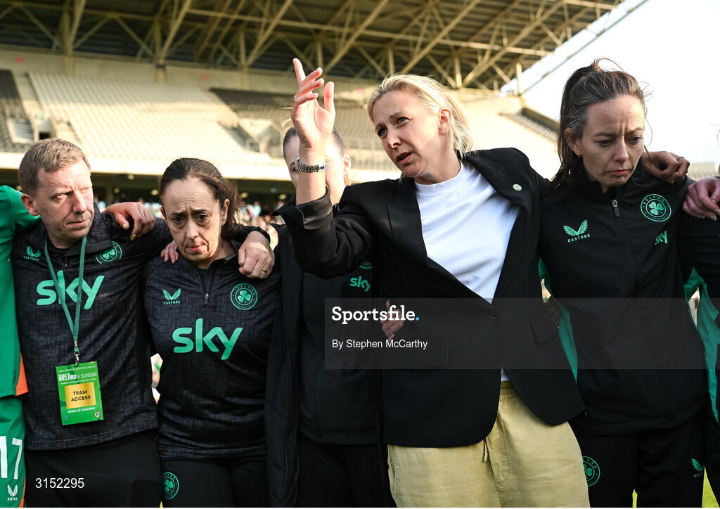 3 June 2025; Republic of Ireland head coach Carla Ward speaks to players and staff after the UEFA Women's Nations League, League B match between Republic of Ireland and Slovenia at Páirc Uí Chaoimh in Cork. Photo by Stephen McCarthy/Sportsfile