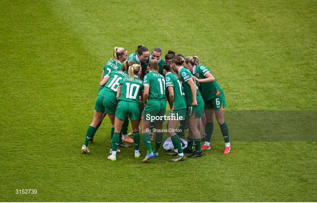 3 June 2025; Republic of Ireland players huddle before the UEFA Women's Nations League, League B match between Republic of Ireland and Slovenia at Páirc Uí Chaoimh in Cork. Photo by Shauna Clinton/Sportsfile