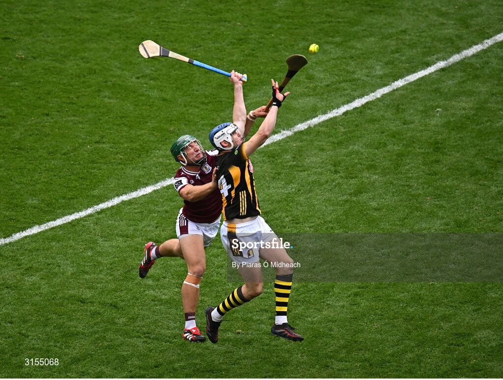8 June 2025; TJ Reid of Kilkenny in action against Fintan Burke of Galway during the Leinster GAA Senior Hurling Championship final match between Kilkenny and Galway at Croke Park in Dublin. Photo by Piaras Ó Mídheach/Sportsfile