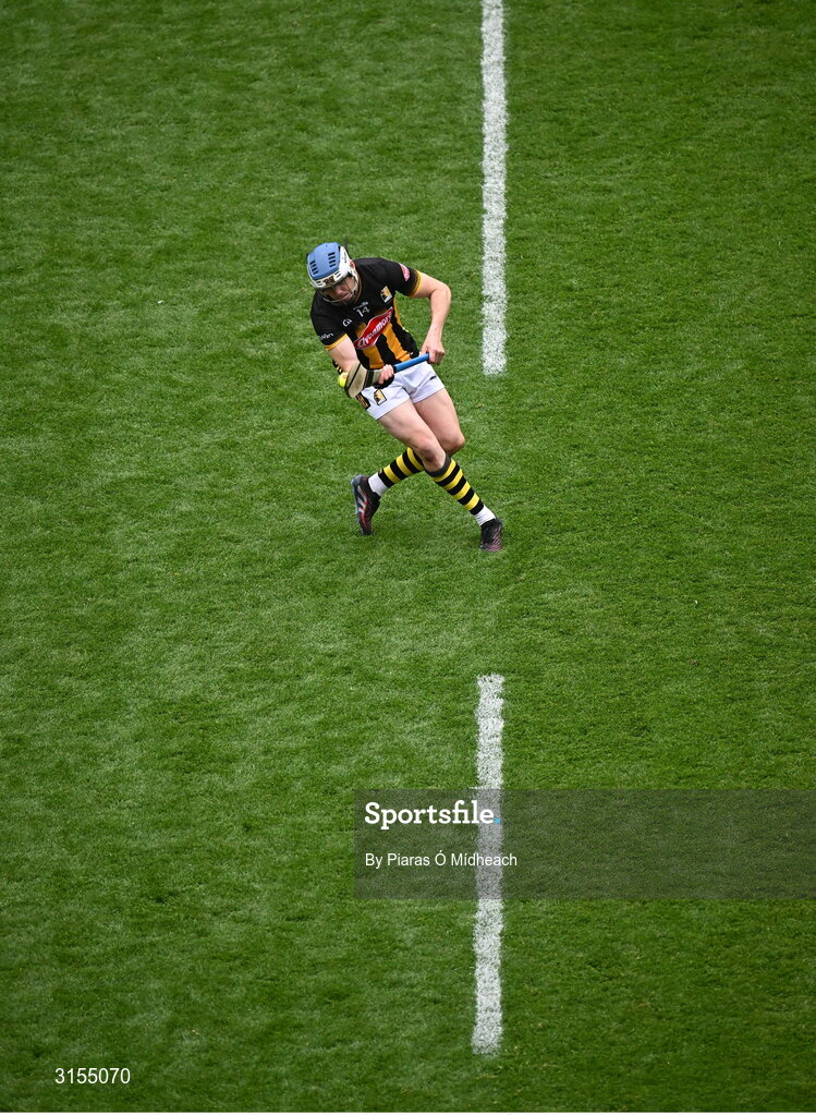 8 June 2025; TJ Reid of Kilkenny takes a free during the Leinster GAA Senior Hurling Championship final match between Kilkenny and Galway at Croke Park in Dublin. Photo by Piaras Ó Mídheach/Sportsfile