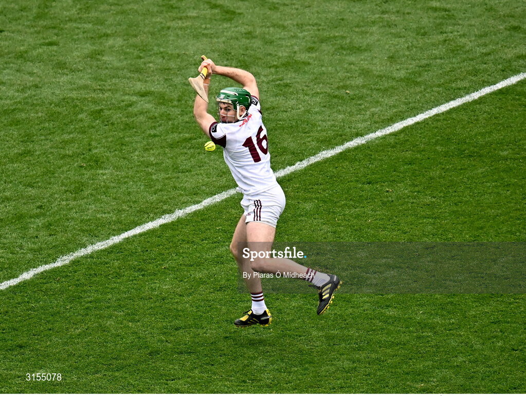 8 June 2025; Galway goalkeeper Eanna Murphy during the Leinster GAA Senior Hurling Championship final match between Kilkenny and Galway at Croke Park in Dublin. Photo by Piaras Ó Mídheach/Sportsfile