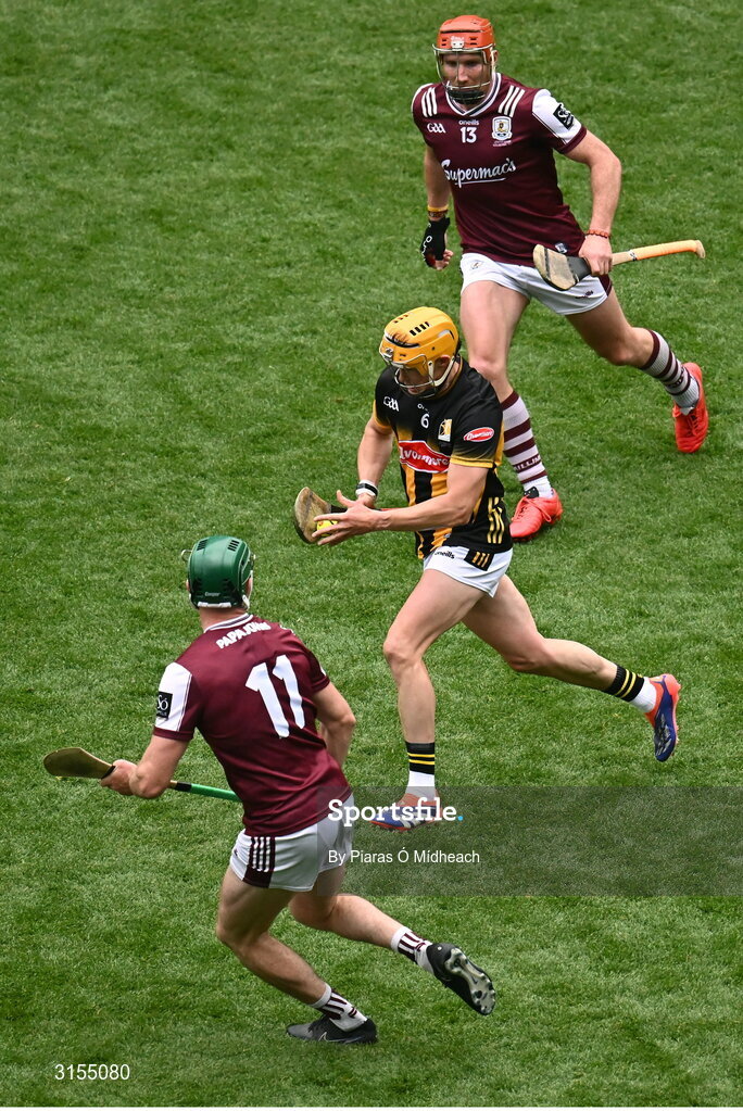 8 June 2025; Richie Reid of Kilkenny in action against Conor Whelan, top, and Cathal Mannion of Galway during the Leinster GAA Senior Hurling Championship final match between Kilkenny and Galway at Croke Park in Dublin. Photo by Piaras Ó Mídheach/Sportsfile