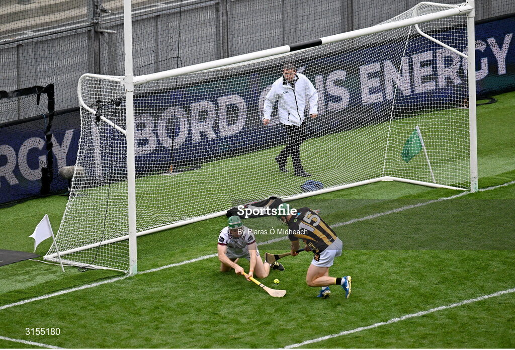 8 June 2025; Martin Keoghan of Kilkenny shoots to score his side's first goal past Galway goalkeeper Eanna Murphy during the Leinster GAA Senior Hurling Championship final match between Kilkenny and Galway at Croke Park in Dublin. Photo by Piaras Ó Mídheach/Sportsfile