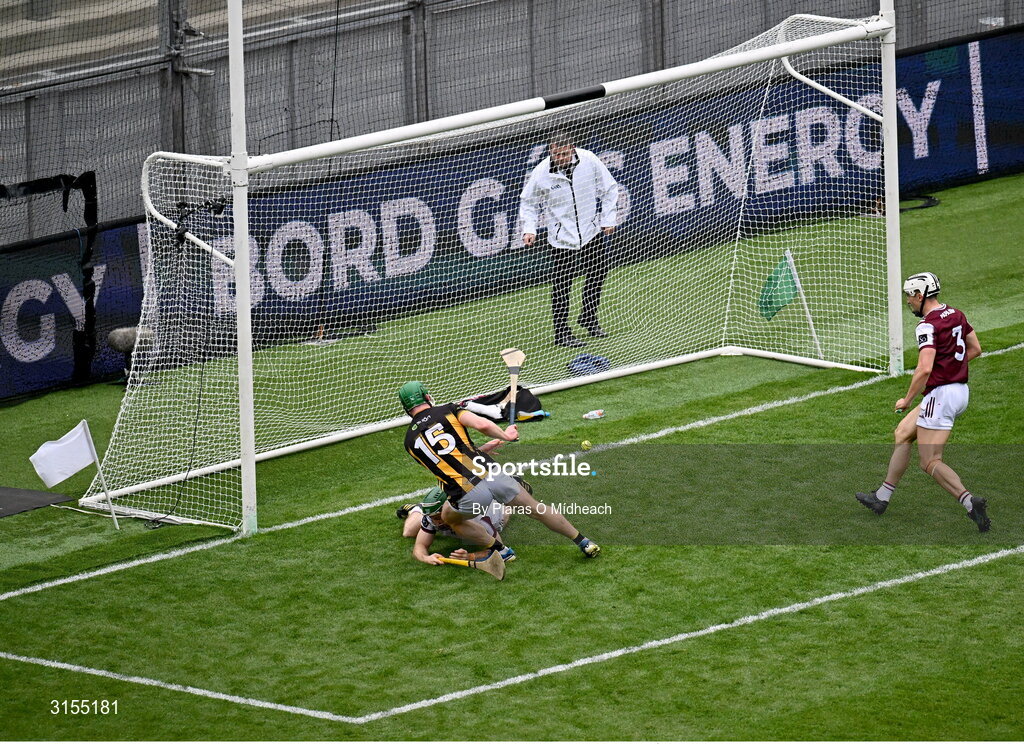 8 June 2025; Martin Keoghan of Kilkenny shoots to score his side's first goal past Galway goalkeeper Eanna Murphy during the Leinster GAA Senior Hurling Championship final match between Kilkenny and Galway at Croke Park in Dublin. Photo by Piaras Ó Mídheach/Sportsfile