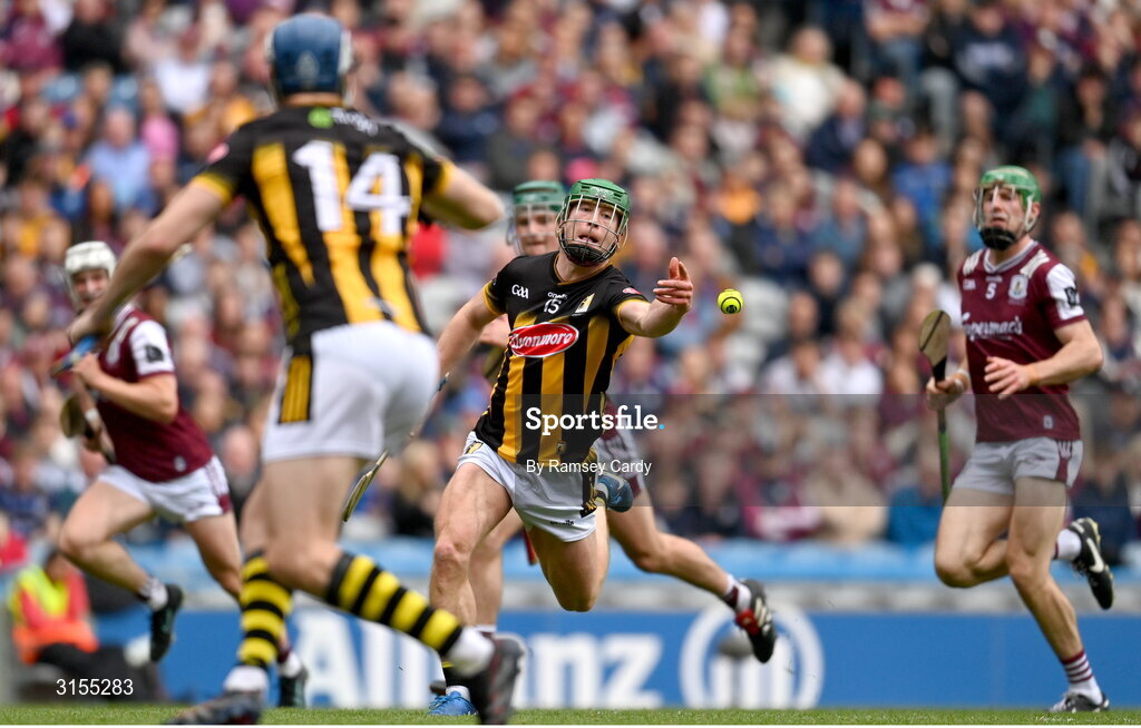 8 June 2025; Martin Keoghan of Kilkenny passes to TJ Reid, 14, to setup their side's second goal during the Leinster GAA Senior Hurling Championship final match between Kilkenny and Galway at Croke Park in Dublin. Photo by Ramsey Cardy/Sportsfile