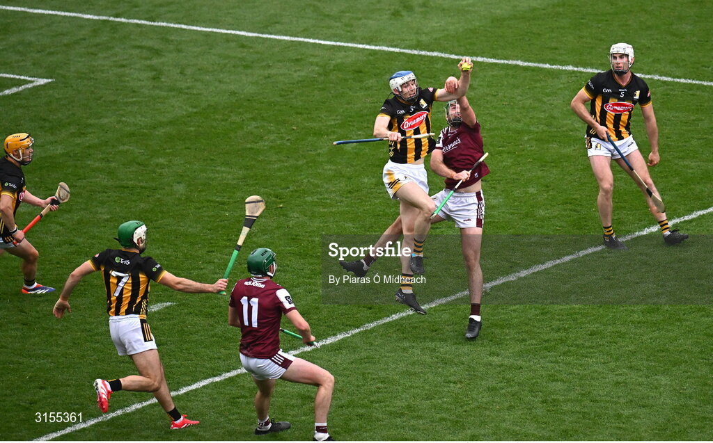 8 June 2025; Huw Lawlor of Kilkenny wins possession ahead of Brian Concannon of Galway during the Leinster GAA Senior Hurling Championship final match between Kilkenny and Galway at Croke Park in Dublin. Photo by Piaras Ó Mídheach/Sportsfile