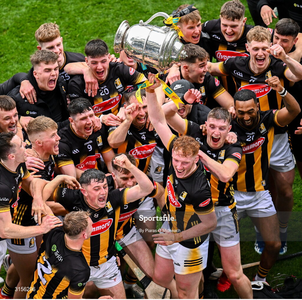 8 June 2025; Kilkenny captain John Donnelly holds the Bob O'Keeffe Cup aloft during the celebrations after victory in the Leinster GAA Senior Hurling Championship final match between Kilkenny and Galway at Croke Park in Dublin. Photo by Piaras Ó Mídheach/Sportsfile