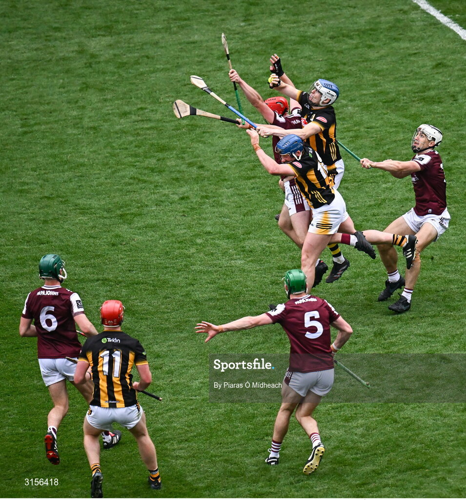8 June 2025; TJ Reid of Kilkenny wins possession during the Leinster GAA Senior Hurling Championship final match between Kilkenny and Galway at Croke Park in Dublin. Photo by Piaras Ó Mídheach/Sportsfile