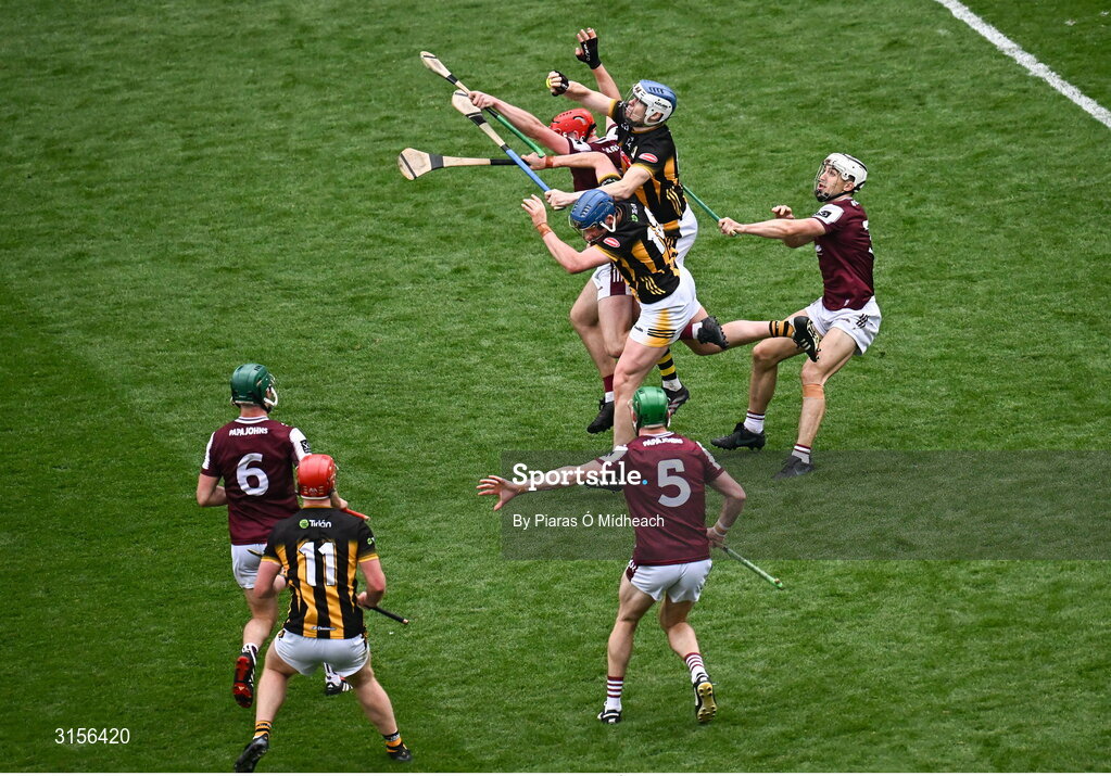 8 June 2025; TJ Reid of Kilkenny wins possession during the Leinster GAA Senior Hurling Championship final match between Kilkenny and Galway at Croke Park in Dublin. Photo by Piaras Ó Mídheach/Sportsfile