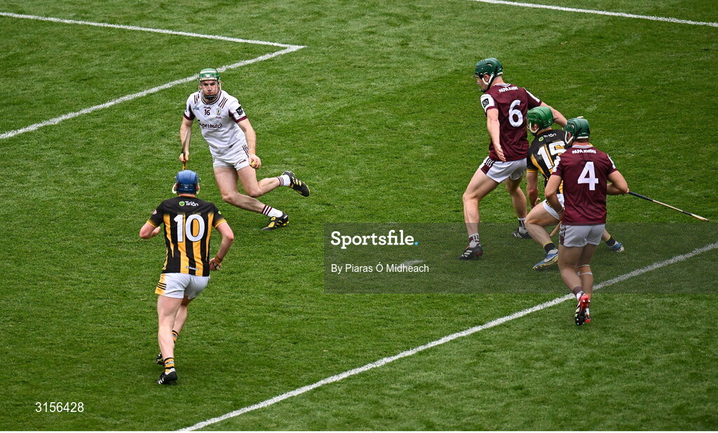 8 June 2025; Galway goalkeeper Eanna Murphy during the Leinster GAA Senior Hurling Championship final match between Kilkenny and Galway at Croke Park in Dublin. Photo by Piaras Ó Mídheach/Sportsfile