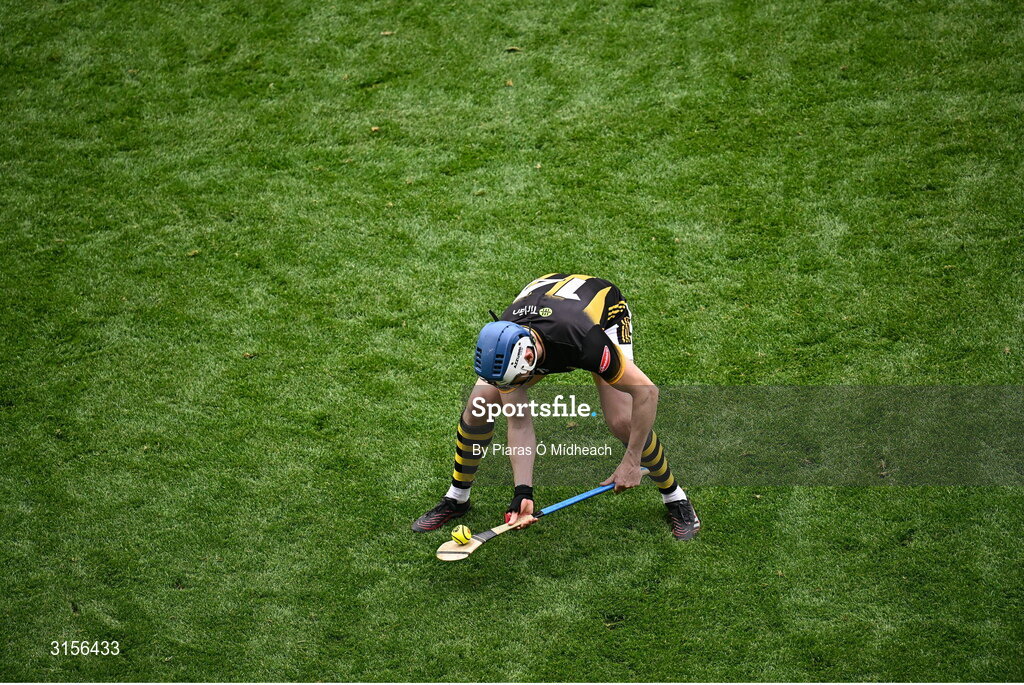 8 June 2025; TJ Reid of Kilkenny prepares to take a free during the Leinster GAA Senior Hurling Championship final match between Kilkenny and Galway at Croke Park in Dublin. Photo by Piaras Ó Mídheach/Sportsfile