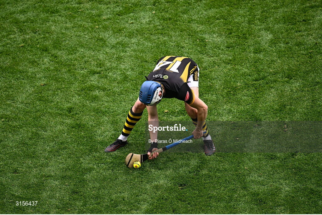8 June 2025; TJ Reid of Kilkenny prepares to take a free during the Leinster GAA Senior Hurling Championship final match between Kilkenny and Galway at Croke Park in Dublin. Photo by Piaras Ó Mídheach/Sportsfile